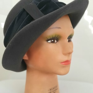 Hat stand Twiggy hat head wig head mannequin headphones hat headphones freckles vintage retro decoration rarity