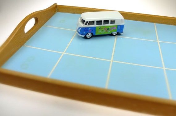 Tablett Holztablett Serviertablett servieren Küche essen tragen vintage retro blau tray
