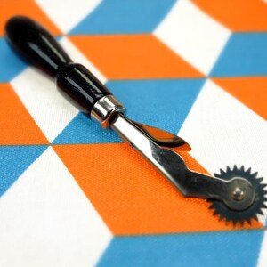 Tracing wheel cutter wheel cog wheel pattern fabric cutting seam roller