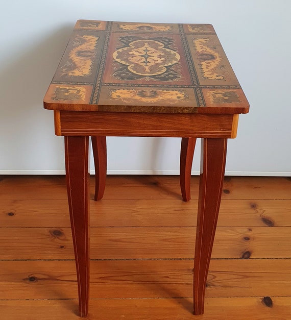 最終お値下げ4月6日15時迄出品 木製サイドテーブル フローラルインレイ 最終お値下げ4月6日15時迄出品 木製サイドテーブル フローラル