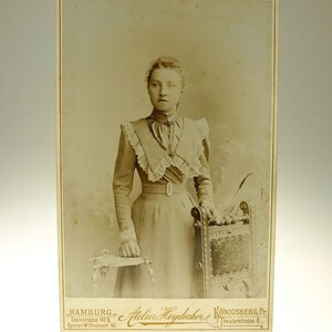 Foto postal fotografia menina mulher vintage antiguidade velho gasto