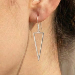 Sterling Silber Umgedrehte Dreieck Ohrringe: Geometrische Ohrhaken