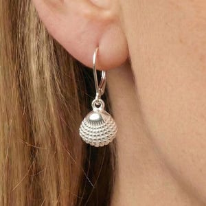 Pendientes de plata de ley con cierre de palanca en forma de concha, joyería de playa
