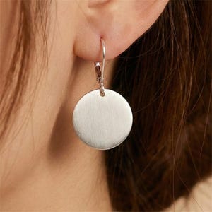 Pendientes colgantes de disco de plata de ley 925 con cierre de palanca, 15 mm/18 mm
