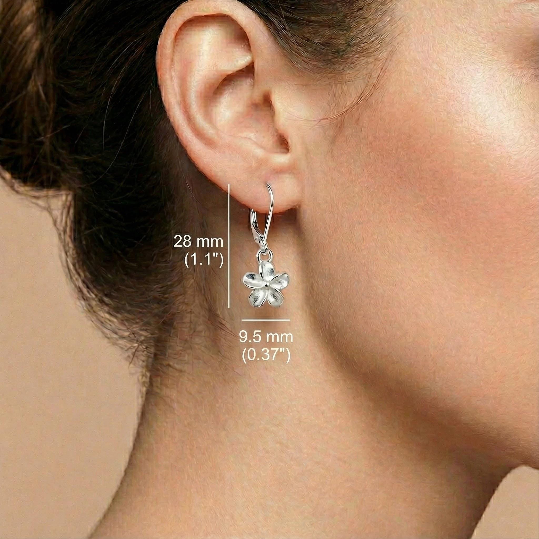 スターリングシルバーフラワーレバーバックイヤリング：フローラル 