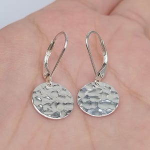 Sterling Silber Gehämmert Ohrringe, Silber 925 Ohrringe, Kreis Ohrringe, Schlichte Ohrringe mit Glänzend Plättchen Ohrring