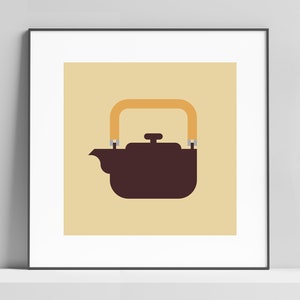 Op de afbeelding: Een ingelijste illustratie van een bruine theepot met een gele handgreep op een beige achtergrond.