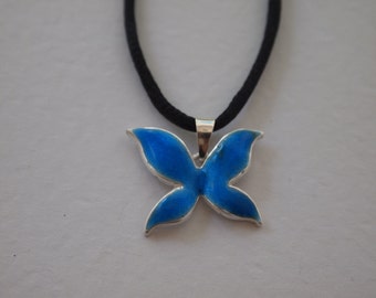 Butterfly pendant in silver and enamel fire