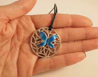 Round pendant butterfly in silver with enamel  fire