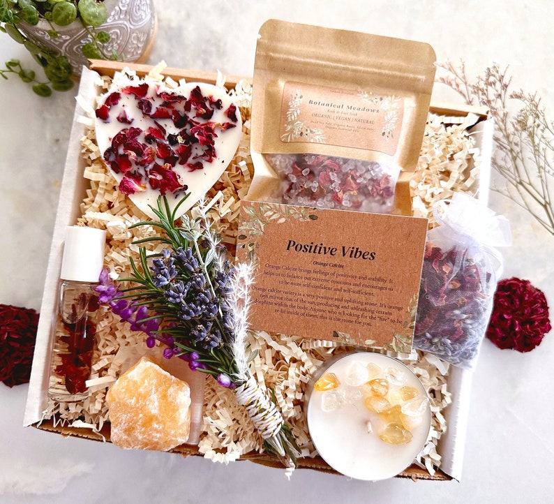 Self Care Gift Box for Women: Crystals, Organic Spa & Aromatherapy - Positive Vibes Wellness Set immagine 2