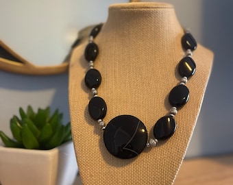 Black precious beads necklace