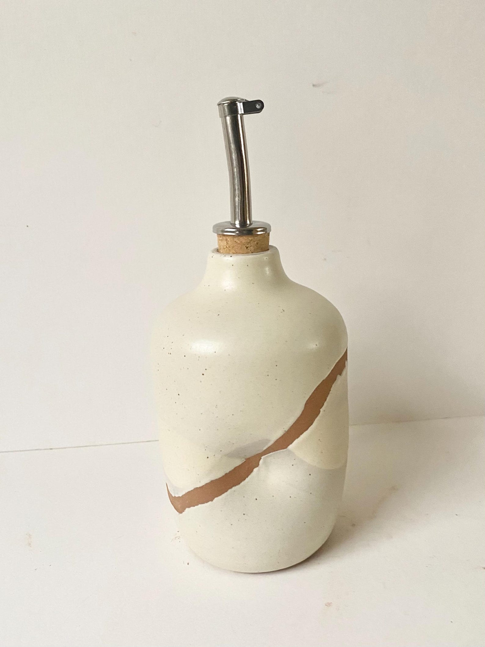 Handmade Ceramic Oil Cruet, Modern Minimal Style, Self-Closing Spout (400 ml) - sand dollar