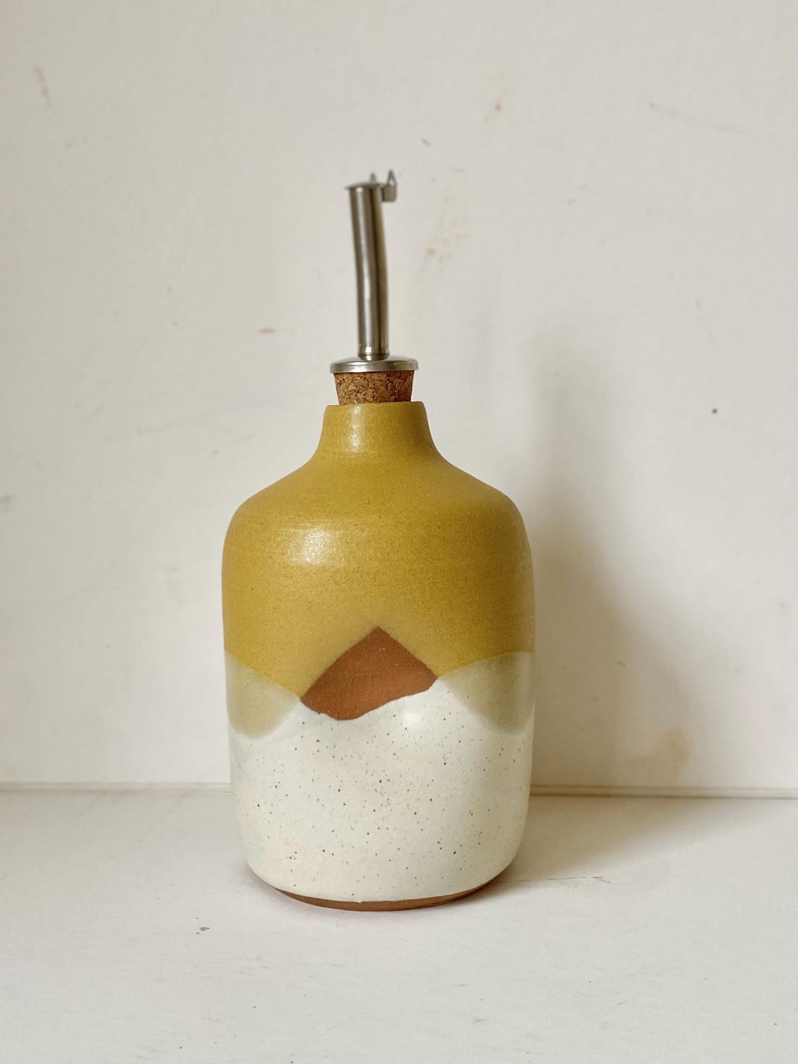 Handmade Ceramic Oil Cruet, Modern Minimal Style, Self-Closing Spout (400 ml) - vintage yellow