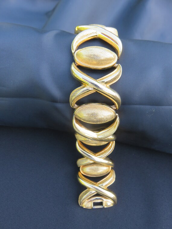 Monet Gold Tone X & O Love Kisses Vintage Bracelet - image 3