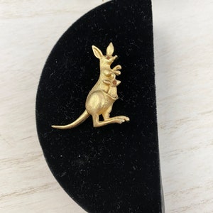 Avon Kagaroo and Joey Pin