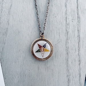 Vintage Order of the Eastern Star Pendant Necklace, 1776 Coin Back, Metal Alloy Chain, Masonic Jewelry, Fraternal Organization Gift