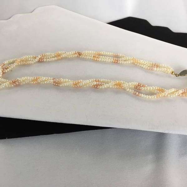 Collier de perle de graine rose et blanc, collier de torsion, années 60