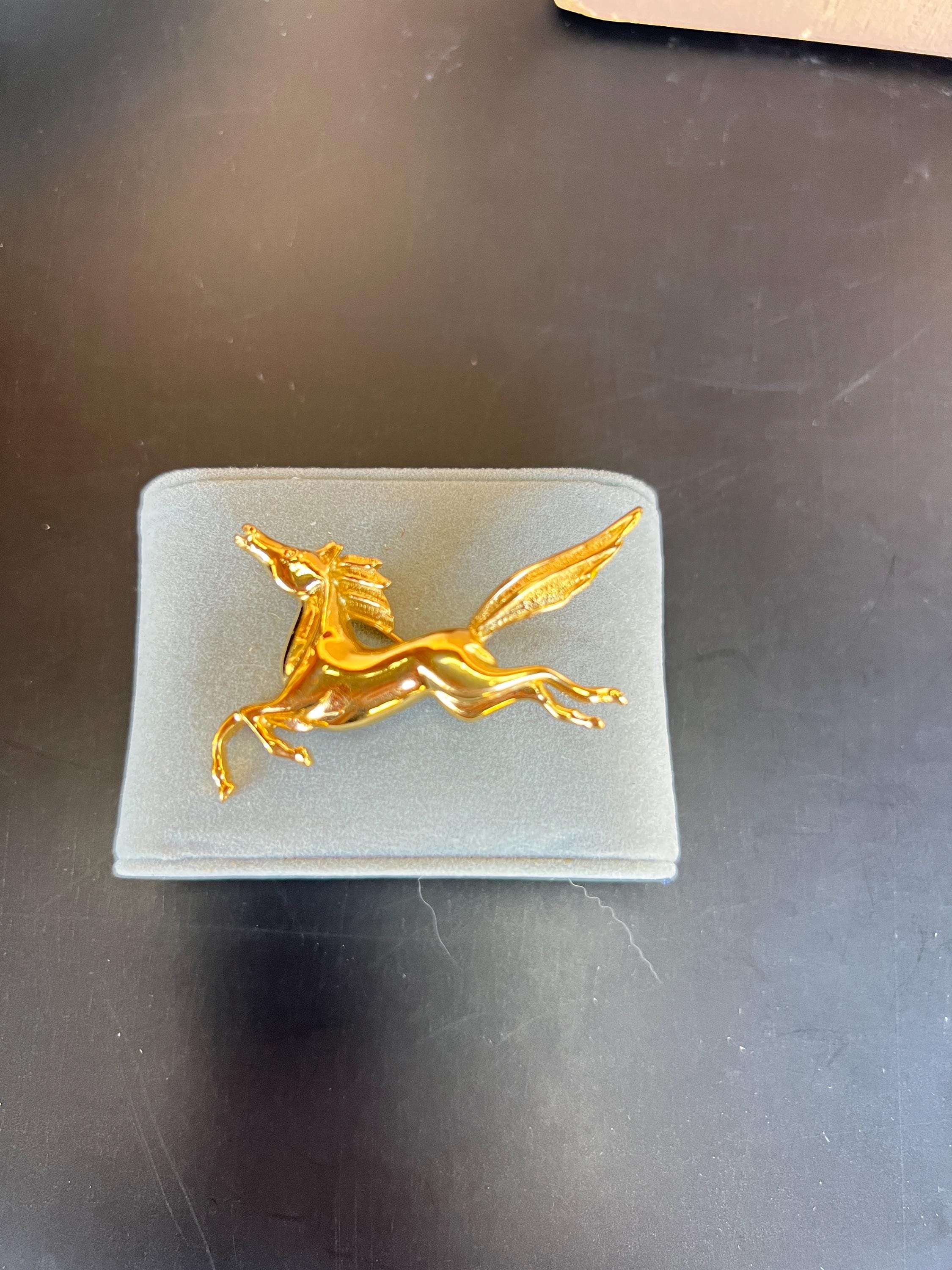 TRIFARI　エンブレムデザイン　ブローチ TRIFARI エンブレムデザイン ブローチ Trifari（トリファリ