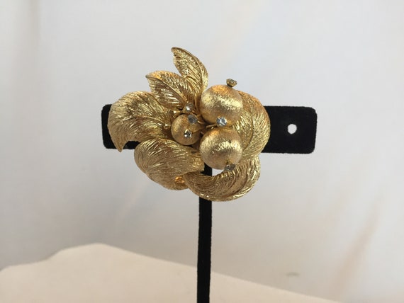 Vintage Coro Gold Tone Leaf Brooch Pin a Classic and Elegant Mid