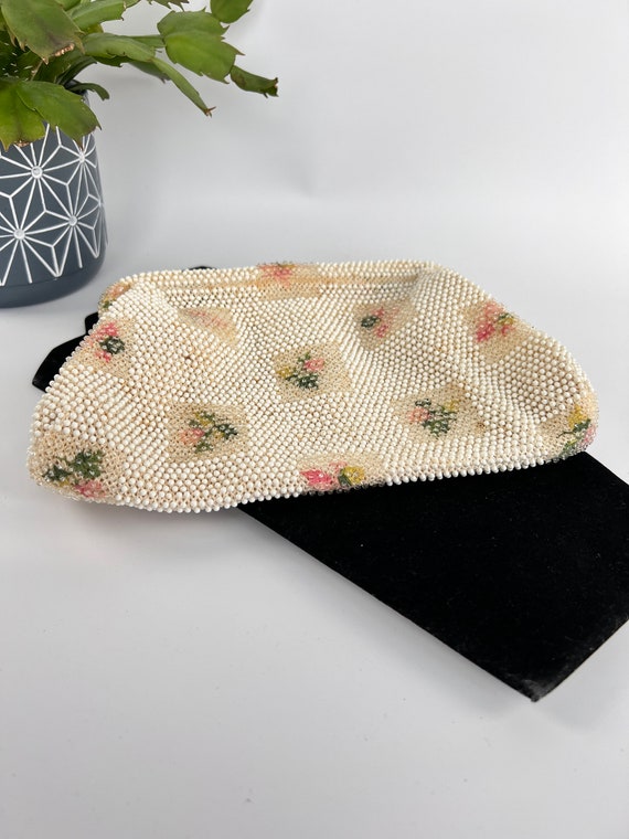 White Beaded, Flower Embroidered Casual Clutch - image 4