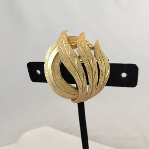 Kramer Leaf Brooch. Gold Tone and Round