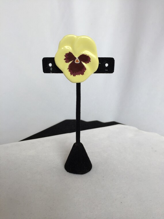Vintage Avon Yellow Pansy Flower Brooch. Ceramic Brooch View 2