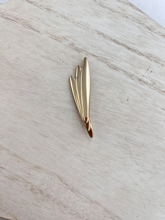 Sarah Coventry Long Leaf/Feather Brooch