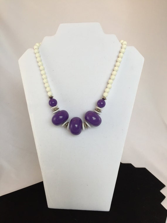 Chunky Purple and White Beaded Necklace. Rockabill