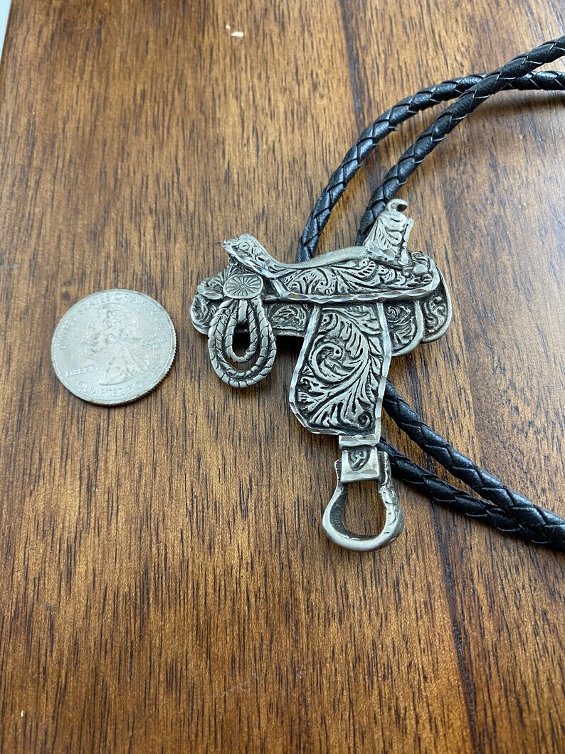 Silver Saddle Bolo Tie EGC /'91 Signed Horse Saddle Bolo Tie