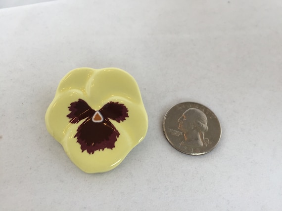 Vintage Avon Yellow Pansy Flower Brooch. Ceramic Brooch View 3
