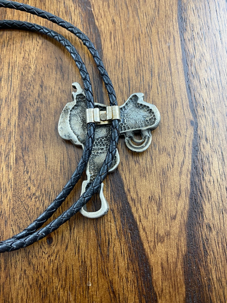 Silver Saddle Bolo Tie EGC /'91 Signed Horse Saddle Bolo Tie