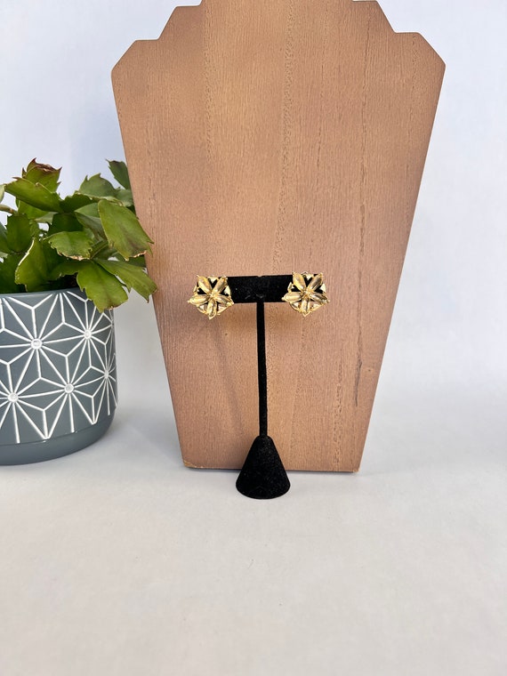 Kramer Gold Flower Earrings - image 2