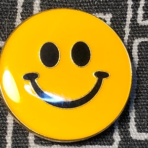 Smiley Face Enamel Pin - Happy pin - Smiley face pin - New Beginnings Pin - Happy - Fun pin - Pin Collectible - Yellow Smile Face Pin