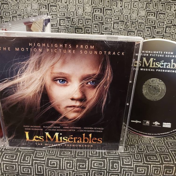 Les Miserables Movie Soundtrack CD - Hugh Jackman - Russell Crowe - Anne Hathaway - Sacha Baron Cohen