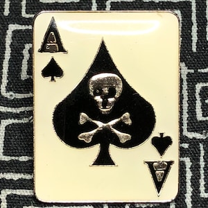Ace of Spades Death Card Enamel Pin - Vietnam skull - Military pin - Spades pin - Skull pin - Death Card - Ace - Collector&#39;s pin - Symbolic