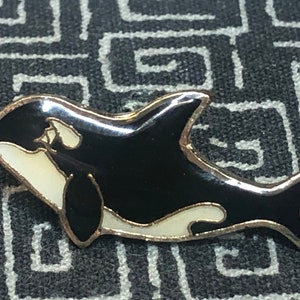 Killer Whale Enamel Pin - Whale pin - Shamu pin - Orca pin - Fish pin - Ocean Wildlife pin - sea whale - World Orca - black and white pin