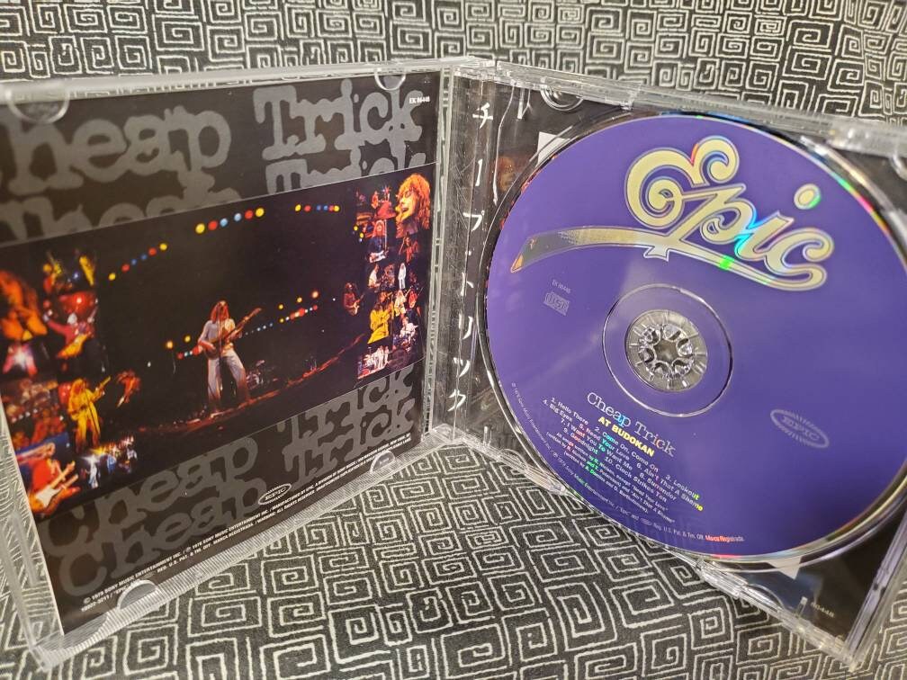 Cheap Trick 武道館　未開封ウルトラディスクCD il_1080xN.3301222083_ewjc.jpg