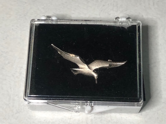 Bird in Flight Silver Pin - Collectible pin - ele… - image 1