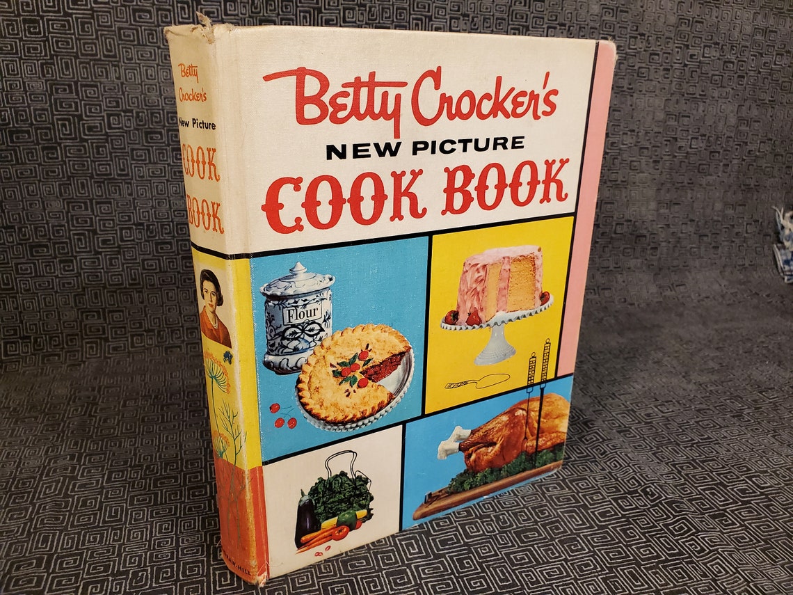 Betty Crocker's New Picture Cookbook  1961 First Edition image 0