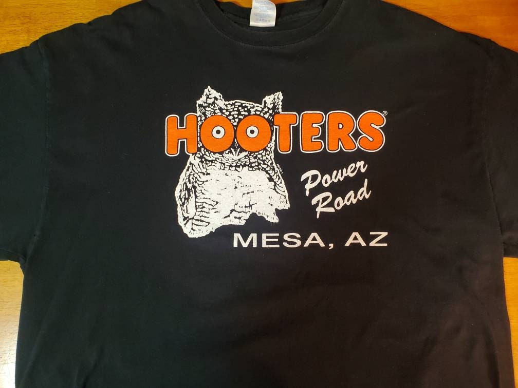 Hooters Vintage Tee - Etsy