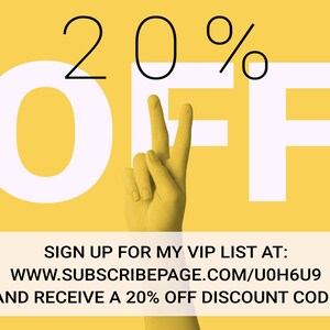 K&ouml;nnte beinhalten: Ein gelber Hintergrund mit wei&szlig;em Text, der "20% OFF" lautet. Eine Hand mit zwei erhobenen Fingern im Friedenszeichen befindet sich vor dem Text. Unter dem Text befindet sich ein wei&szlig;er Kasten mit dem Text "SIGN UP FOR MY VIP LIST AT: WWW.SUBSCRIBEPAGE.COM/U0H6U9 AND RECEIVE A 20% OFF DISCOUNT CODE".