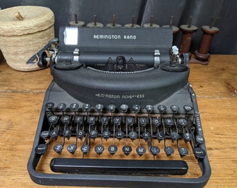 Remington Rand Noiseless Portable Typewriter  Model 7 with Case