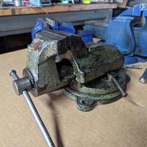 Big Horn 4-Inch Bench Vise - Heavy Duty Cast Iron With Anvil