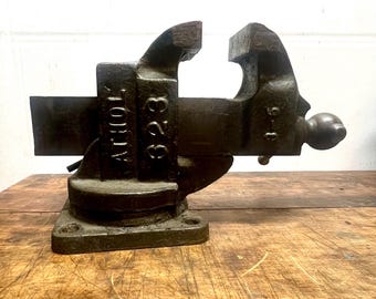 Antique Athol 623 Bench Vice w Swivel Base