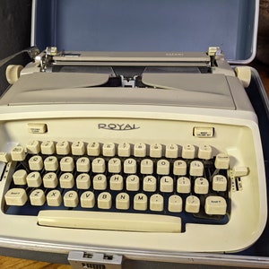 Retro Royal Safari Portable Typewriter W Case - Etsy