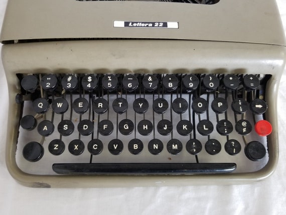 ヴィンテージ Olivetti Lettera 22 ポータブル タイプライター モダン