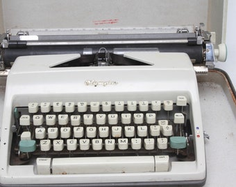 Olympia SM9  Portable  Typewriter with Case   1964