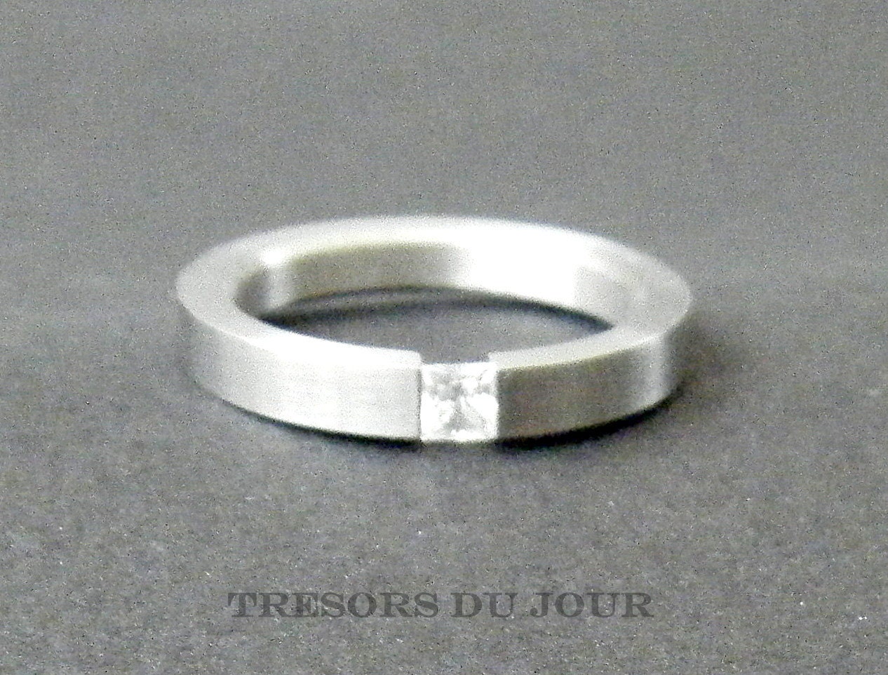 UNIQUE ENGAGEMENT RING Tension Set Ring Princess Cut 'le Corbusier