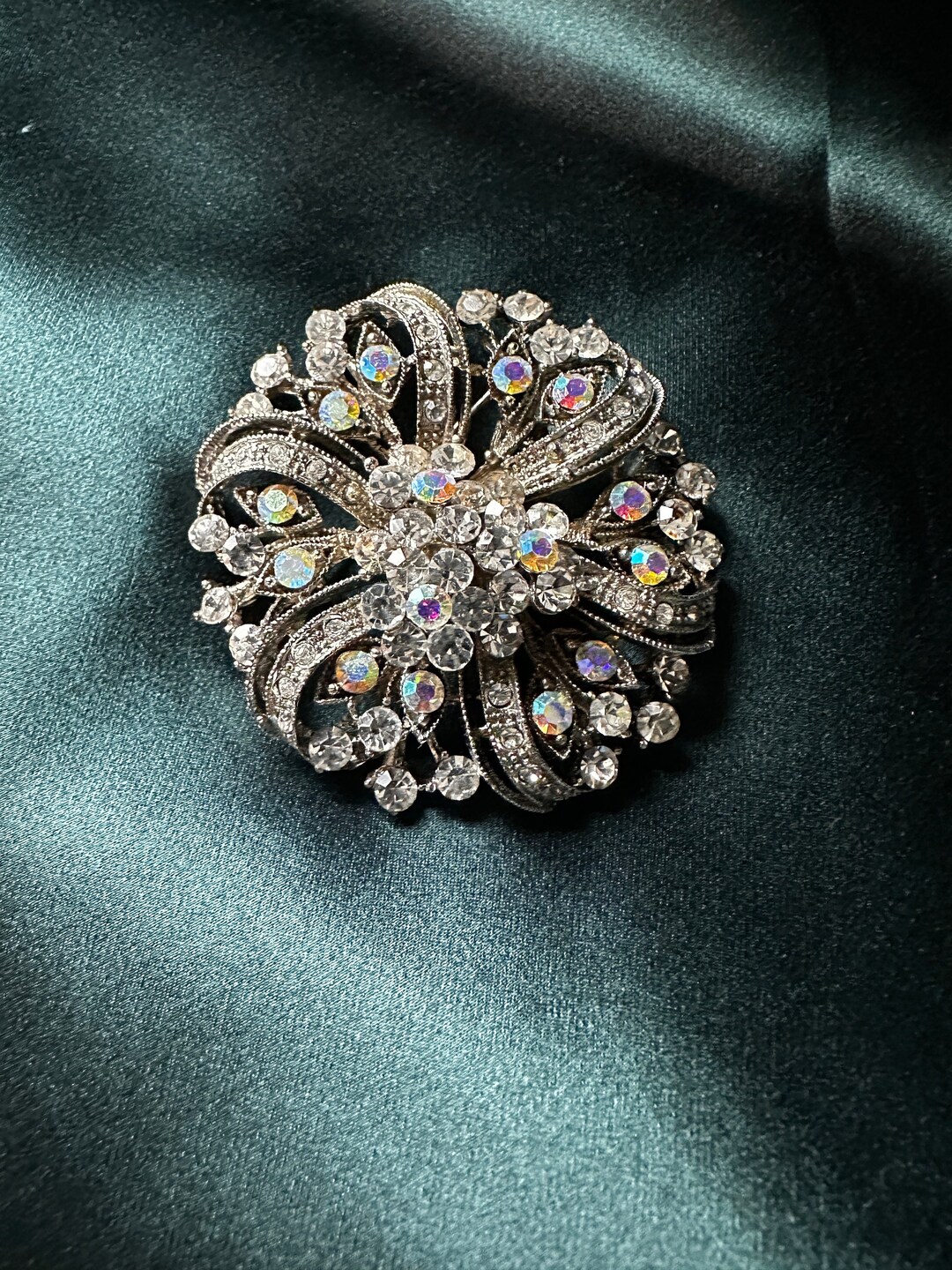 Broche Vintage Couronne En Cristaux Boréalis Dorés – Modèle 4397