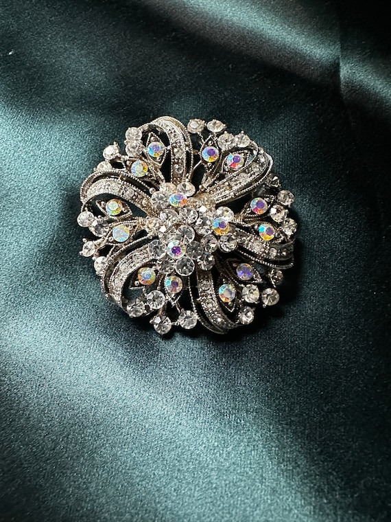 Gold Flower Brooch Pin - Large Rhinestone Broach For Women's Fashion & Special Occasions